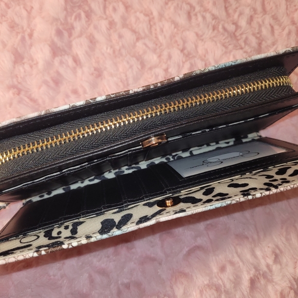 Hard To Find! Jessica Simpson large bifold/zip-around wallet. - Picture 12 of 16